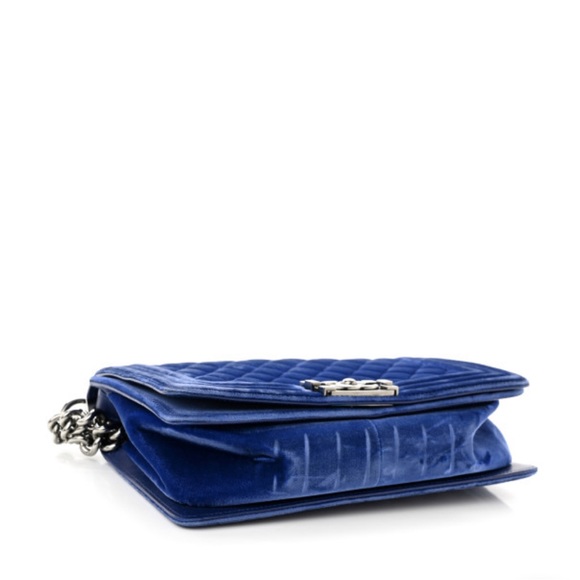 Blue Velvet Chanel medium boy flap - Picture 3 of 12